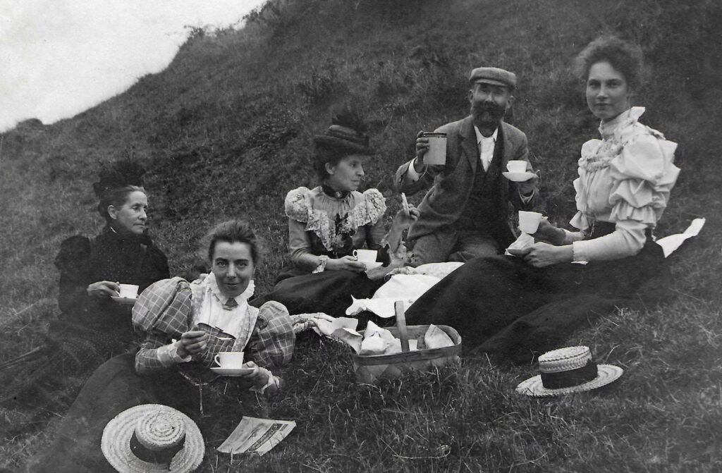 1898 Victorian picnic photo
